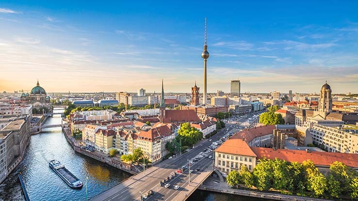 Ein Blick auf die Stadt Berlin mit dem Fernsehturm.